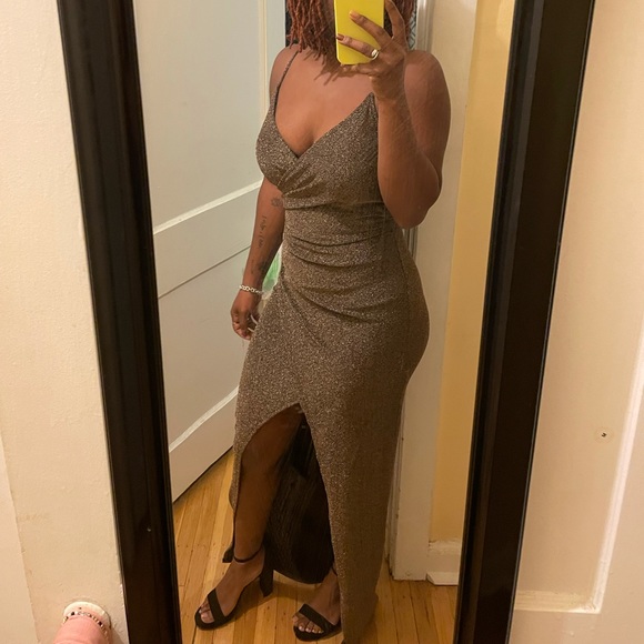 Windsor Gold Dress! - Picture 4 of 8